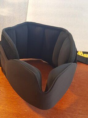 NEW TAG ! Sarisun Travel Pillow Airplane Road Trip Car W Eye Mask & Pillow Black